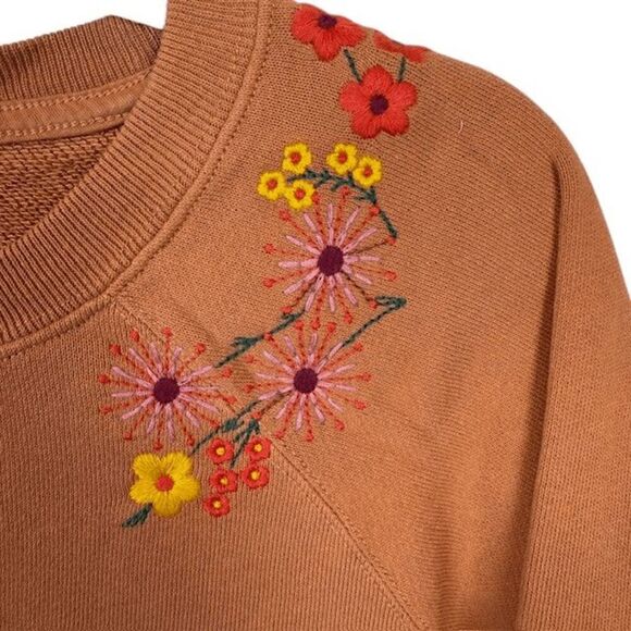NEW! Something Navy Embroidered Crew Neck Sweatshirt Camel Floral Size Small - Picture 3 of 11